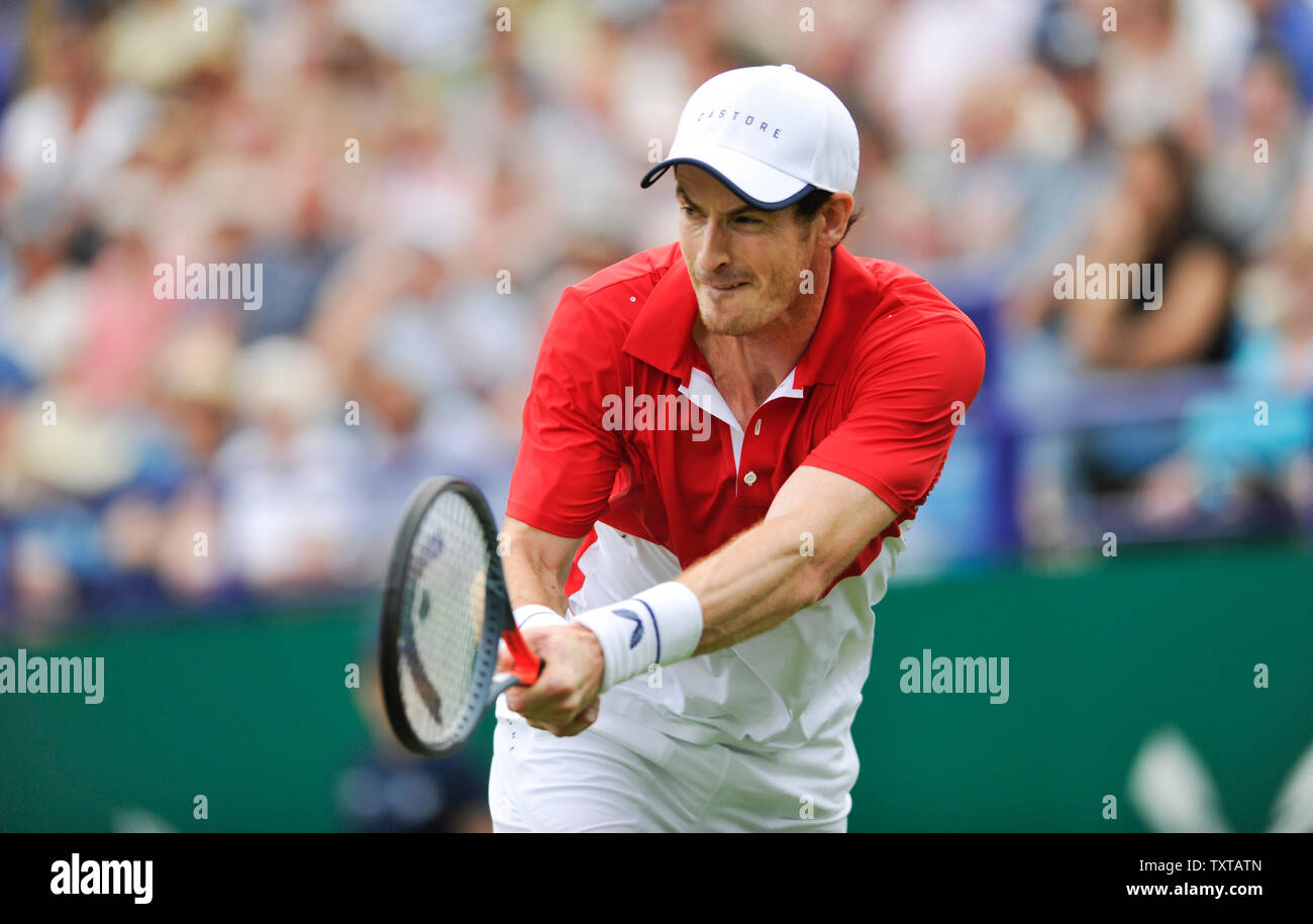 Eastbourne, Großbritannien. 25. Juni 2019. Andy Murray von Großbritannien in Aktion mit Partner Marcelo Melo aus Brasilien während Ihrer verdoppelt Match gegen Juan Sebastien Kabale und Robert Farah von Kolumbien an der Natur Tal internationalen Tennisturnier in Devonshire Park in Eastbourne statt. Foto: Simon Dack/Alamy leben Nachrichten Stockfoto