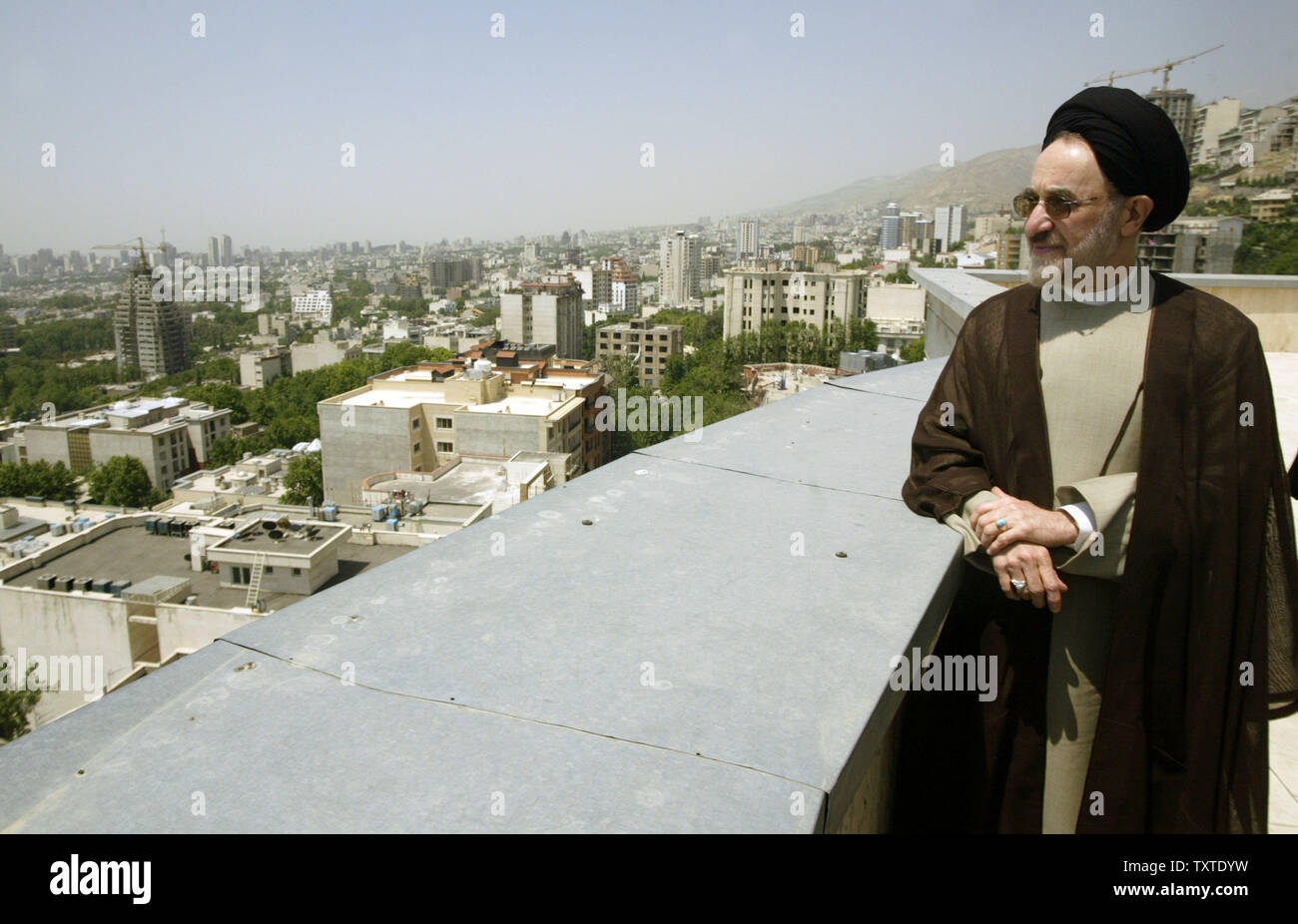 Der ehemalige Präsident des Iran Seyyed Mohammad Khatami ist nach seiner Pressekonferenz über ' der 2. Internationale Kongress für Spät revolutionäre Gründer Ajatollah Khomeini und Reich der Religion (Menschenwürde)" in Teheran, Iran, am 26. Mai 2007. (UPI Foto/Mohammad Kheirkhah) Stockfoto