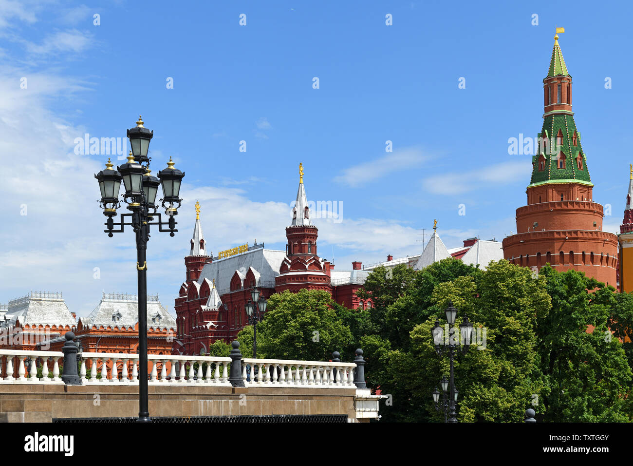 Alexander Garten und Manege Square sind beide in der Nähe des Kreml und laden zum Bummeln ein. Moskau, Russland Stockfoto