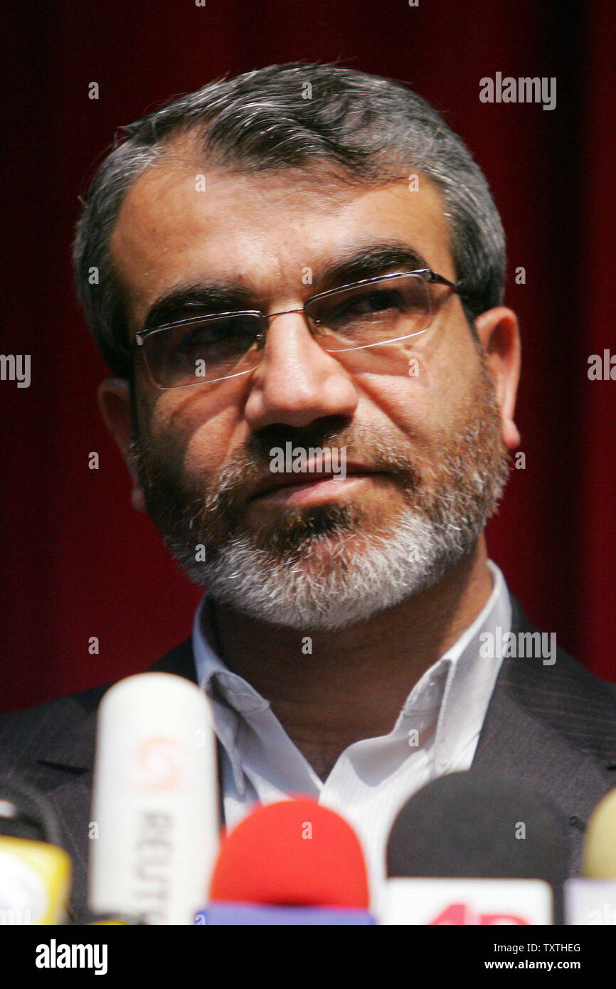 Irans Wächterrat Sprecher Abbas-Ali Kadkhodaei spricht während einer Pressekonferenz im Iran, der am 30. Juni 2009. (UPI Foto/Mohammad Kheirkhah) Stockfoto