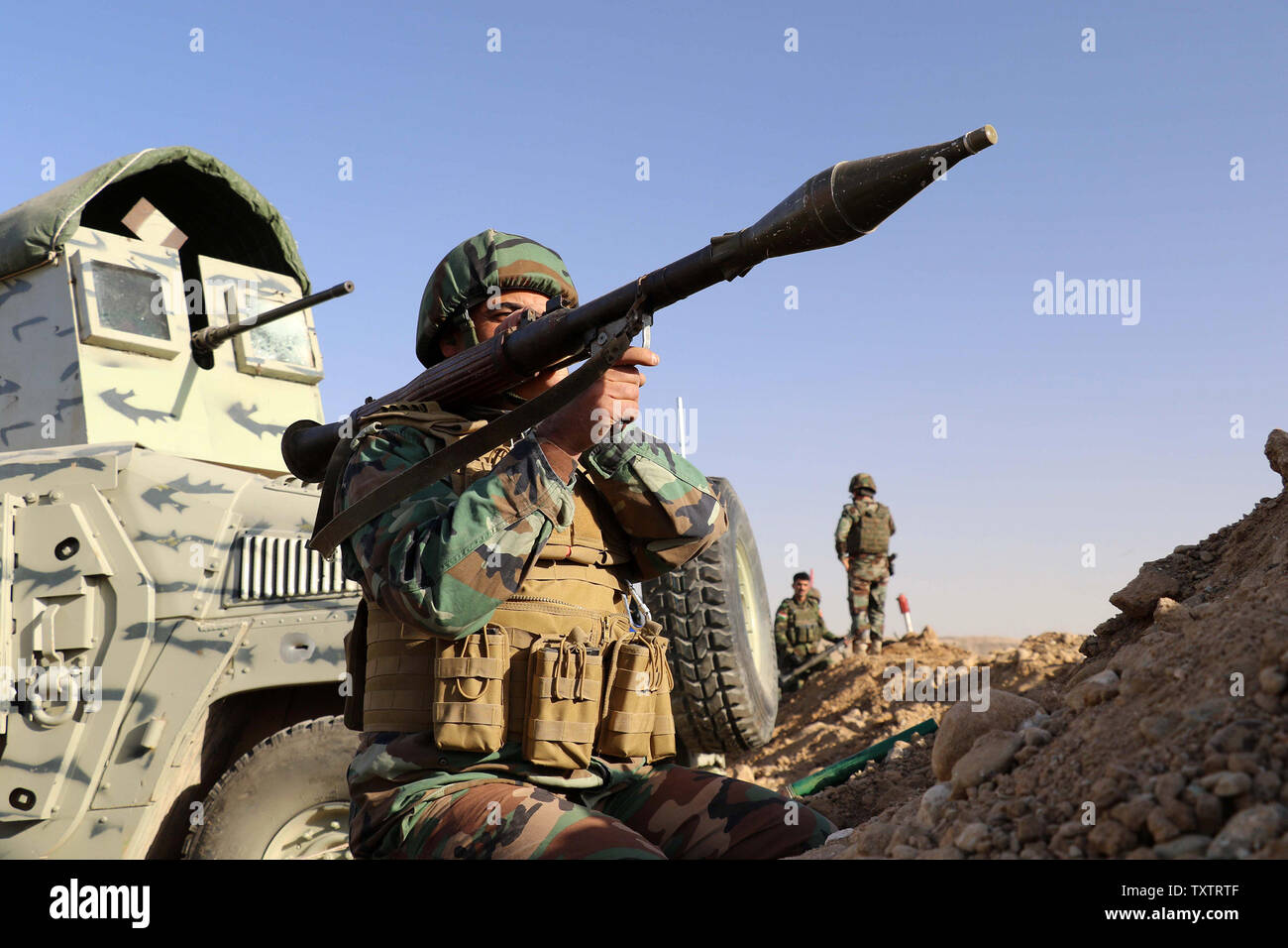 Kurdische Sicherheitskräfte bei Zusammenstößen in der Nähe der Altun Kubri Checkpoint, 40 km von Kirkuk, am 21. Oktober 2017. Die irakischen Sicherheitskräfte mit kurdischen Kämpfer als die zentrale Regierung aneinandergeraten sagte, dass Sie wieder die Kontrolle über die letzte Bereich der umstrittenen Provinz Kirkuk in die letzte Phase eines Blitzeinschlags betrieb Rang nach einem umstrittenen Unabhängigkeit abstimmen. Foto von Hana Noori;/UPI Stockfoto