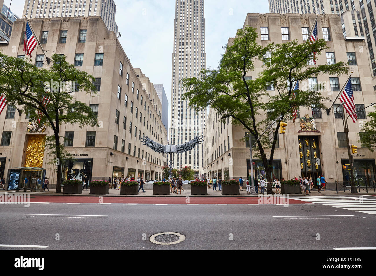 New York, USA - Juli 04, 2018: Blick auf die Fifth Avenue, auch als Zeile Millionaire's genannt, es ist eines der teuersten Straßen der Welt. Stockfoto