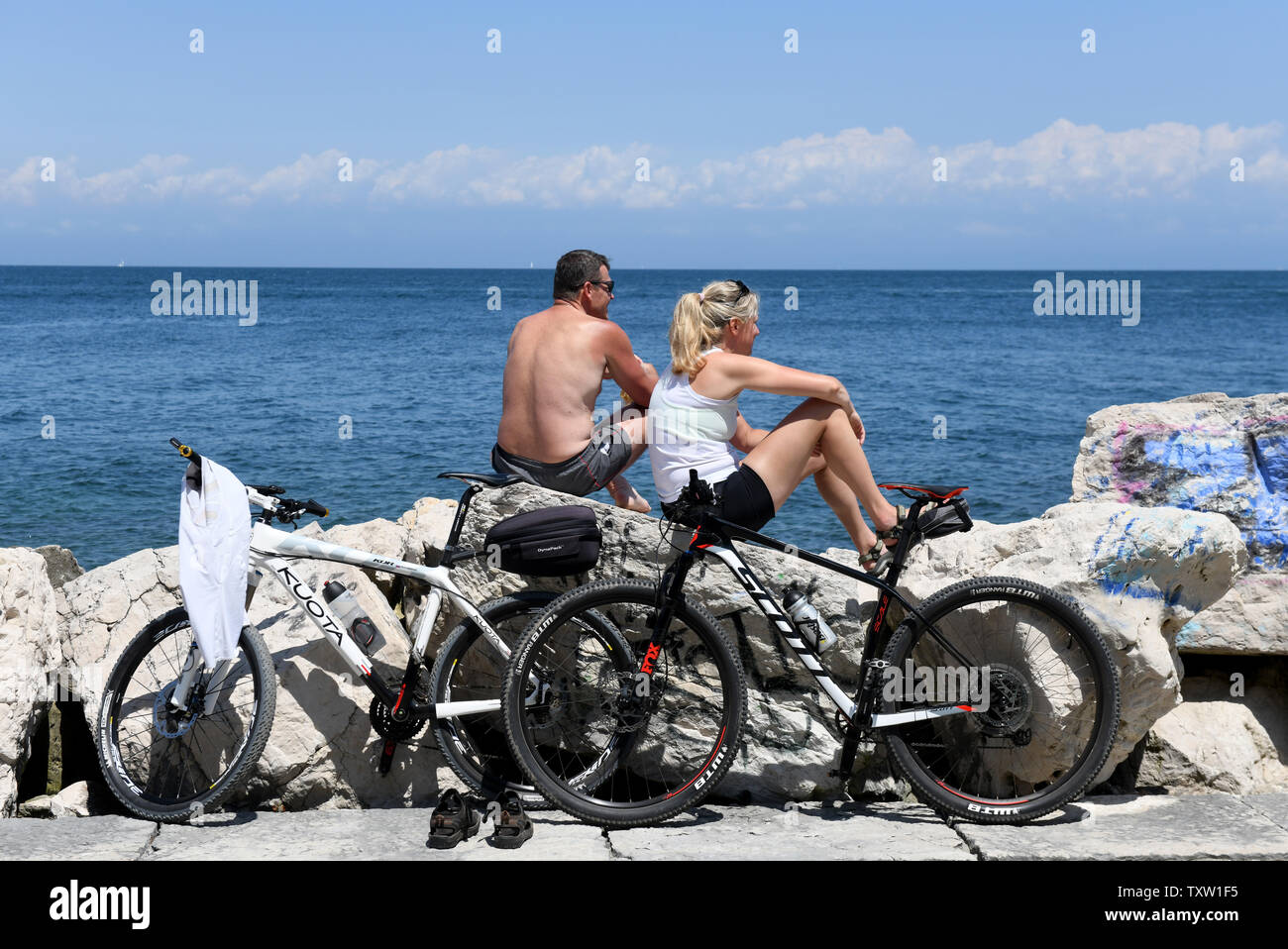 Paar auf Radfahren Urlaub in Piran, Slowenien Stockfoto