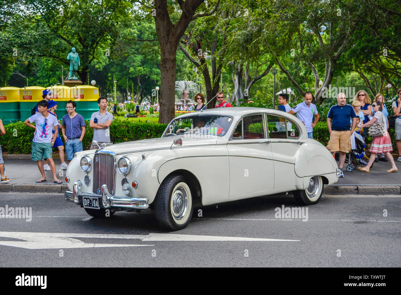 Oldtimer von England, viele verschiedene Modelle, tolle Parade an der Sydney, Hyde Park am 26. Januar 2012 Stockfoto