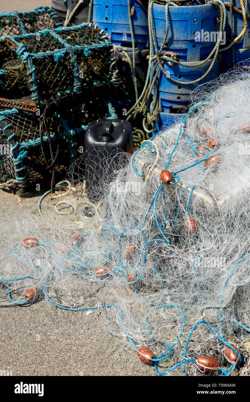 Angelgeräte und Hummer Töpfe auf den Hafen von Mudeford Quay, Dorset. Teil der britischen Fischwirtschaft. Stockfoto