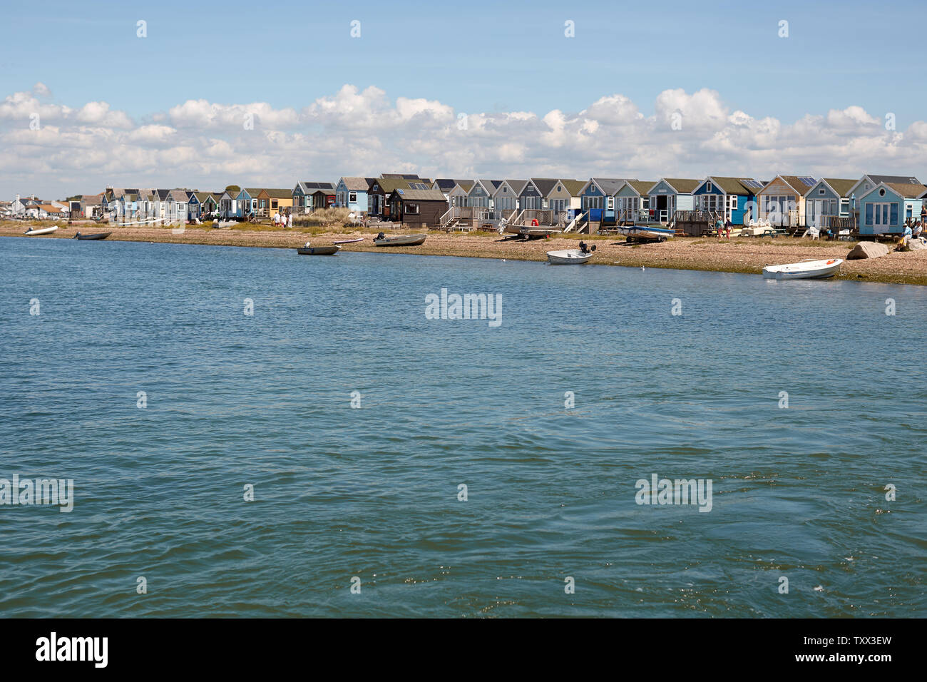Die bunte und sehr gefragter Strand Hütten auf Mudeford Spit (mudeford Sandbank, Mudeford Strand) in Hengistbury Head in Dorset Stockfoto