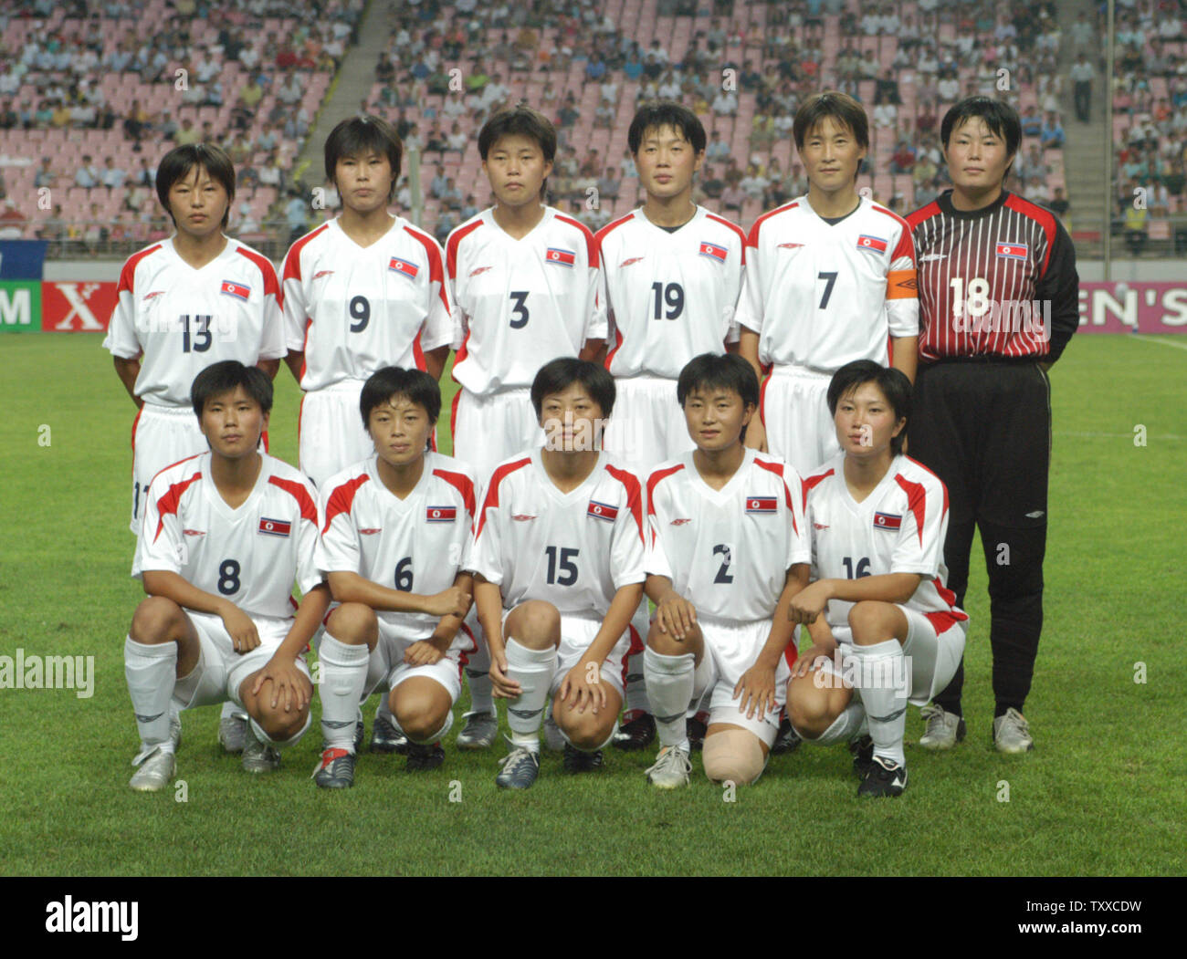 Der nordkoreanische Frauen Fußball Spieler posieren für ein Team Bild