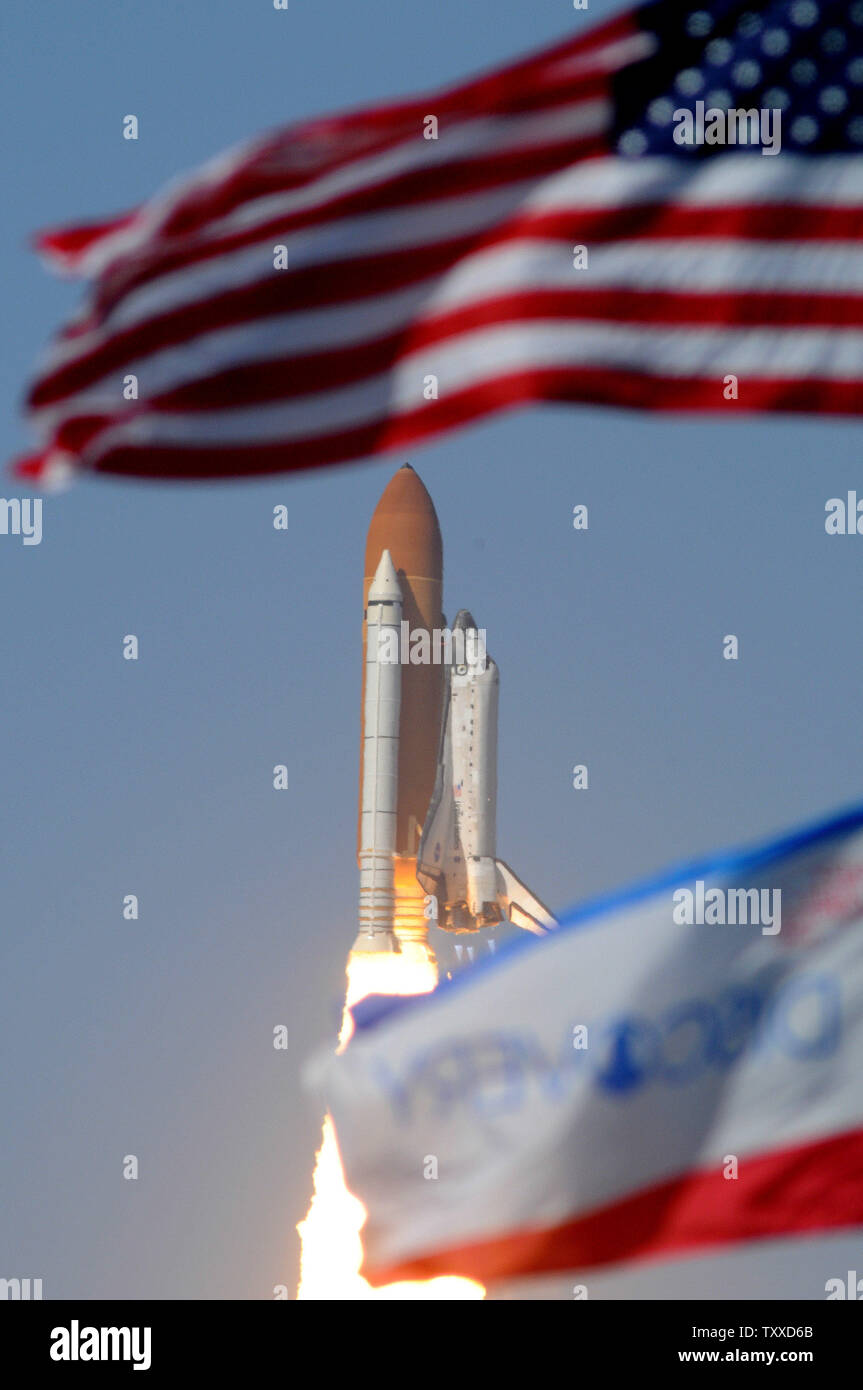 Space Shuttle Discovery hebt ab vom Launch Pad 39A des Kennedy Space Center in Florida am 31. Mai 2008. Die Discovery zur Mission STS-124 zur Internationalen Raumstation das unter Druck stehende Modul und Roboterarm der japanische Experimentmodul, genannt "kibo" (Hoffnung) liefern. (UPI Foto/Roger L. Wollenberg) Stockfoto