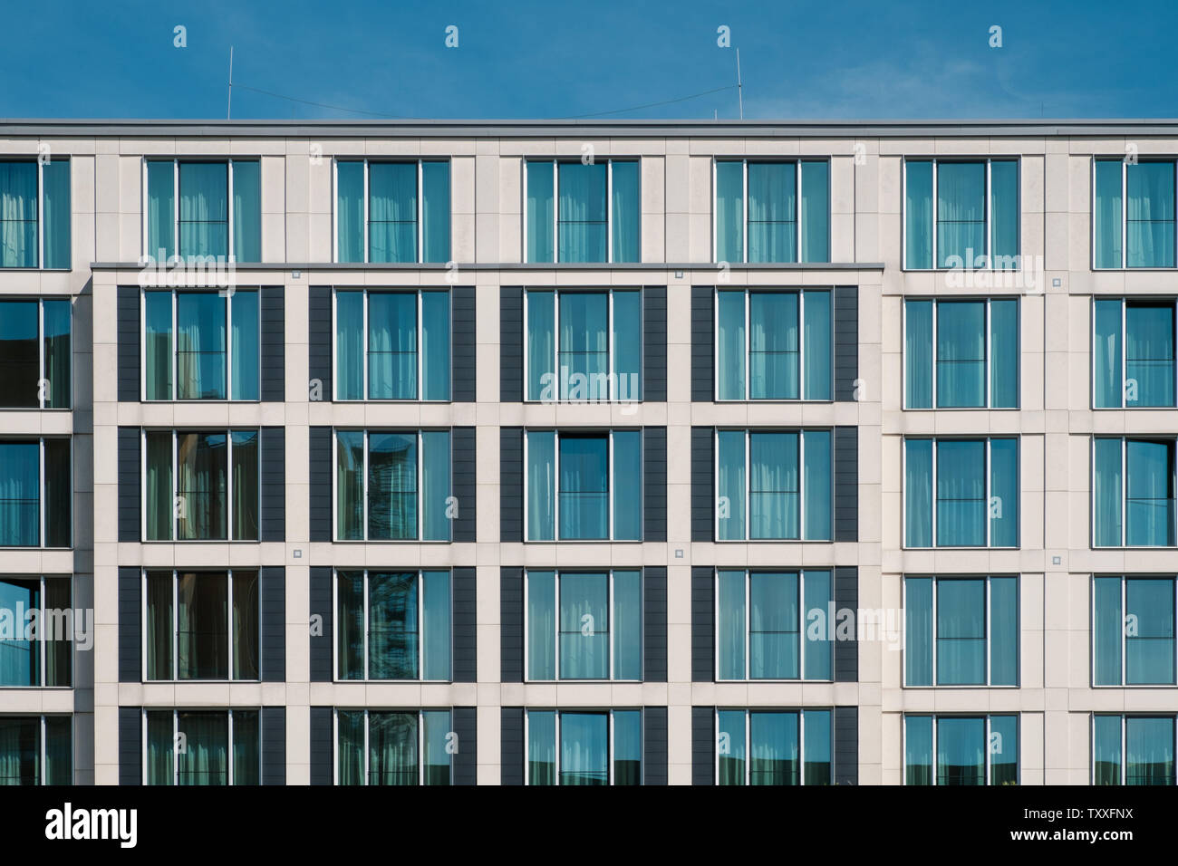 Fenster Fassade der modernen Hotelgebäude - Immobilien außen, Stockfoto