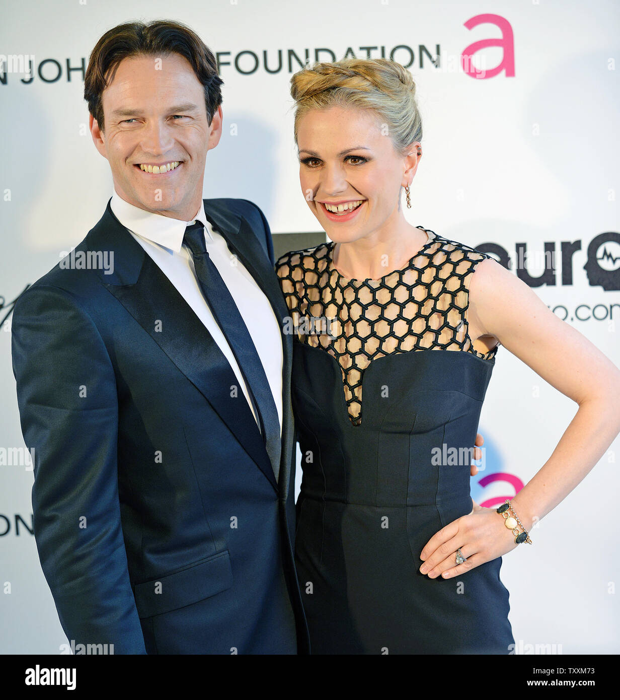 Anna Paquin und Stephen Moyer nehmen an der Elton John AIDS Foundation Academy Awards anzeigen Party in West Hollywood Park in Los Angeles am 24. Februar, 2013. UPI/Chris Chew Stockfoto