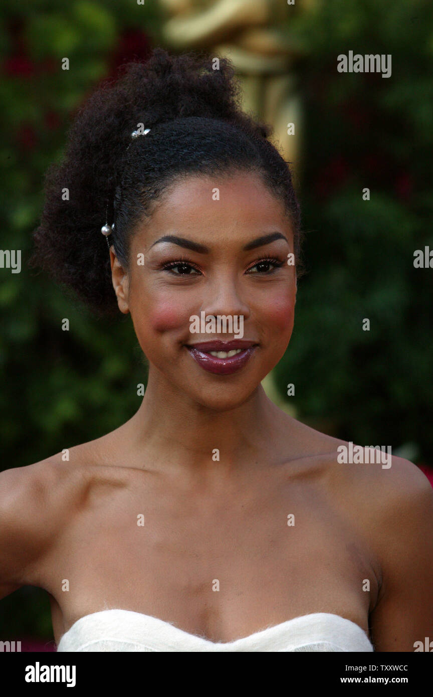 Sophie Okenedo kommt für die 77. jährlichen Academy Awards im Kodak Theater, am 13.02.27, 2005, in Los Angeles. (UPI Foto/Terry Schmitt) Stockfoto