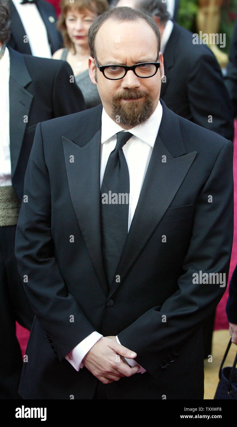 Paul Giamatti, ein Star der Oscar-nominierten Film ideways', kommt für die 77. jährlichen Academy Awards im Kodak Theater, am 13.02.29, 2004, in Los Angeles. (UPI Foto/Terry Schmitt) Stockfoto