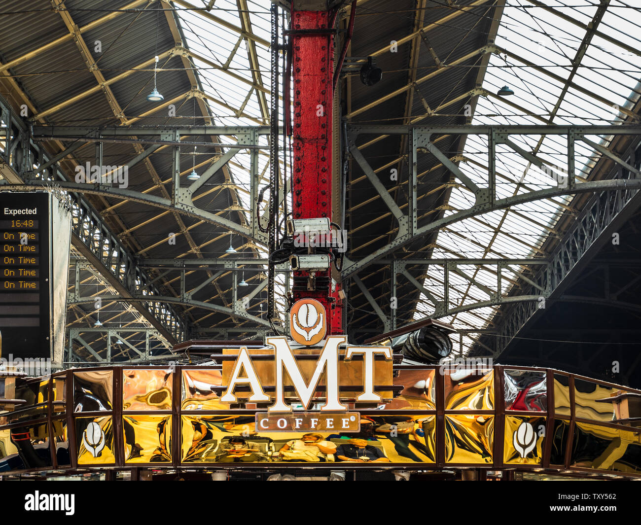 AMT Kaffee stand Bahnhof Marylebone London. AMT Kaffee ist eine britische Kette der kaffeehäuser vor allem in Bahnhöfen entfernt. Stockfoto