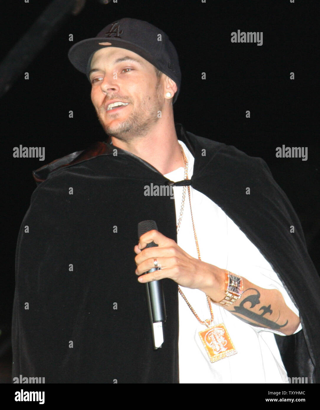 Tänzer und Sänger Kevin Federline führt im Konzert an der Halloween Karneval in West Hollywood, Kalifornien am 31. Oktober 2006. Die Halloween Karneval ist jährlich seit 1985 statt und erwartet 500.000 Besucher in diesem Jahr zu ziehen. (UPI Foto/David Silpa) Stockfoto