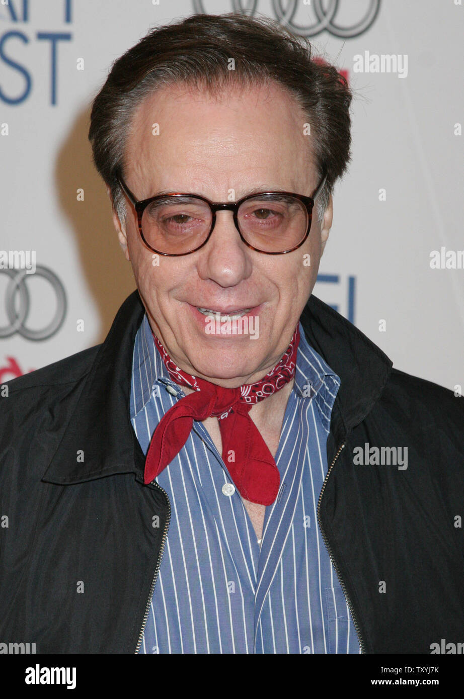 Regisseur Peter Bogdanovich kommt für eine spezielle Präsentation des Films "Die toten Mädchen" an der AFI Fest 2006 in den Hollywood in Los Angeles am 7. November 2006. (UPI Foto/David Silpa) Stockfoto