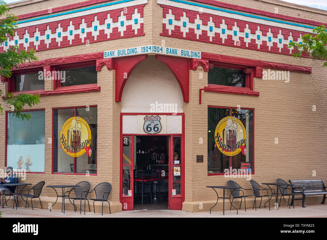 Winslow Arizona, USA 5/16/2016. Illustrative Editorial Route 66 sipp Shoppe bei der Bank Gebäude von 1904 Stockfoto