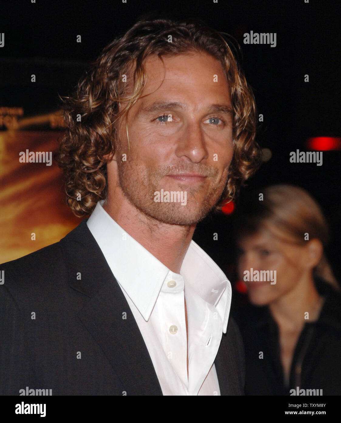 Matthew McConaughey, der schildert Jack Lengyel in der motion picture Sport Drama "Wir sind Marschall", kommt für die Premiere des Films am Grauman's Chinese Theater in Hollywood" in Los Angeles am 14. Dezember 2006. (UPI Foto/Jim Ruymen) Stockfoto