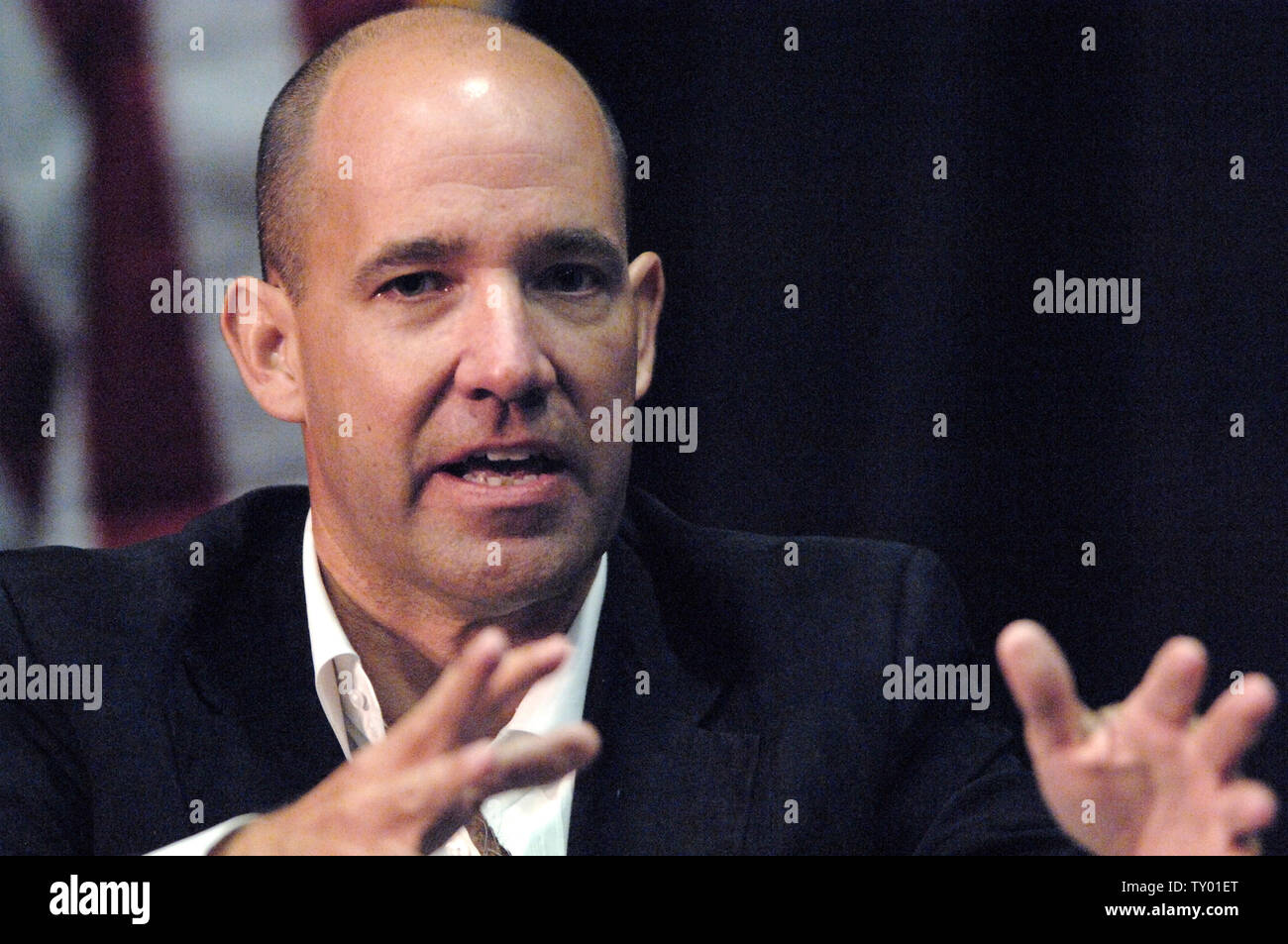 Matthew Dowd, Chefstratege der Bush-Cheney-Kampagne 2004, nimmt an einer Diskussion während der waffenstillstand! Die Überwindung der politischen Spaltung, eine Konferenz nach Möglichkeiten zur politischen Unterschiede in Los Angeles, Kalifornien statt Brücke, die am 19. Juni 2007. (UPI Foto/Phil McCarten) Stockfoto
