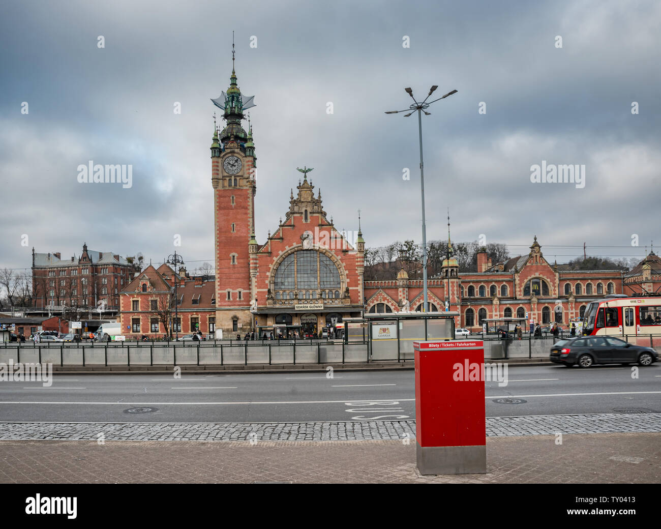 Danzig, Polen - Feb 14, 2019: Blick auf das historische Ende des 19. Jahrhunderts Hauptbahnhof Gebäude in Danzig, Polen. Stockfoto