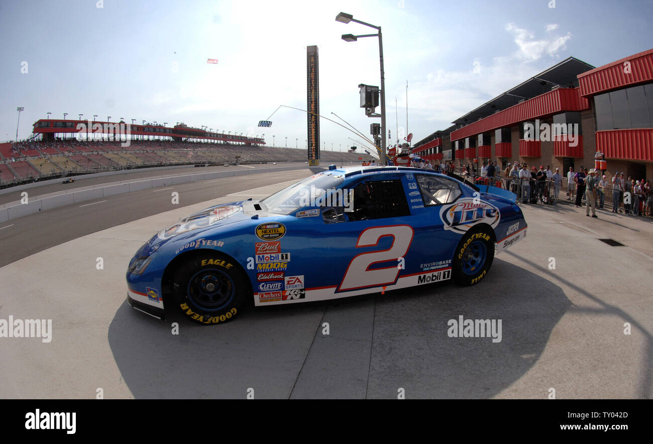 Fahrer Kurt Busch Köpfe heraus zu dem Titel während der Praxis für die NASCAR Sharp AQUOS 500 an der California Speedway in Fontana, Kalifornien am 1. September 2007. (UPI Foto/Phil McCarten) Stockfoto
