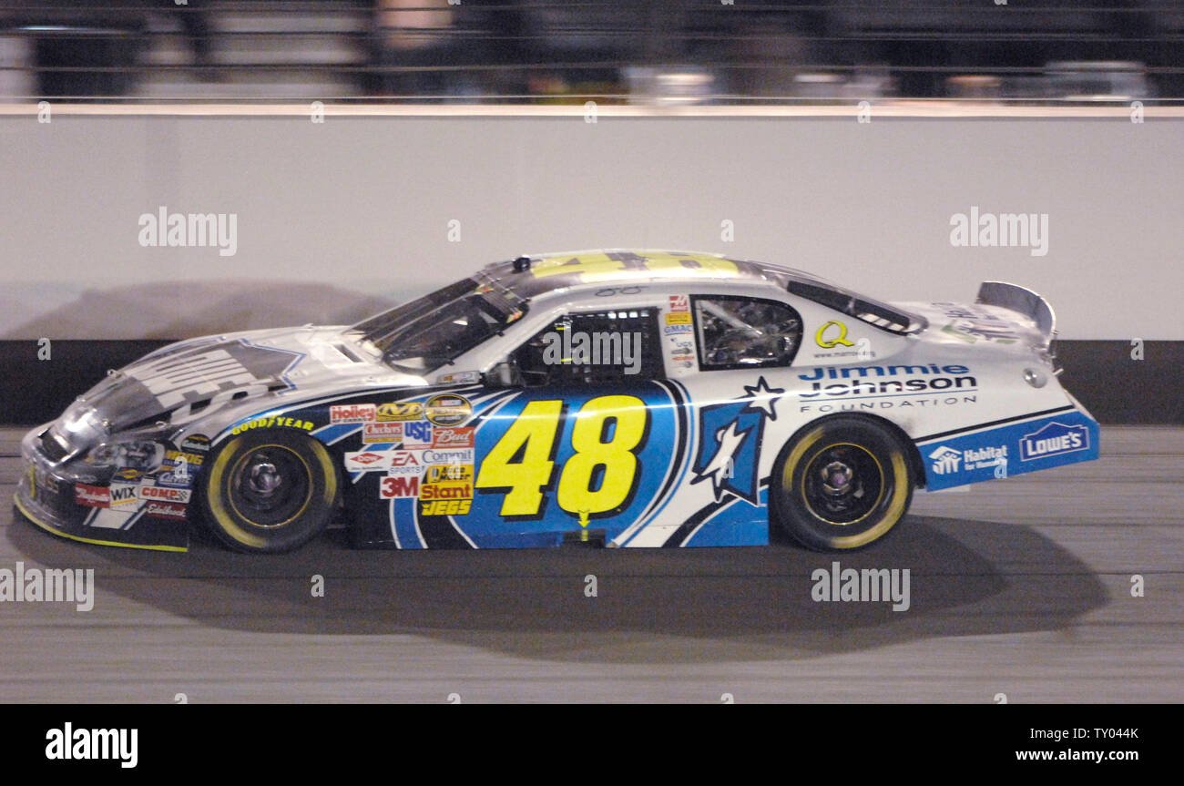 Treiber Jimmie Johnson ist der Gewinner des NASCAR Sharp AQUOS 500 an der California Speedway in Fontana, Kalifornien am 2. September 2007. (UPI Foto/Phil McCarten) Stockfoto