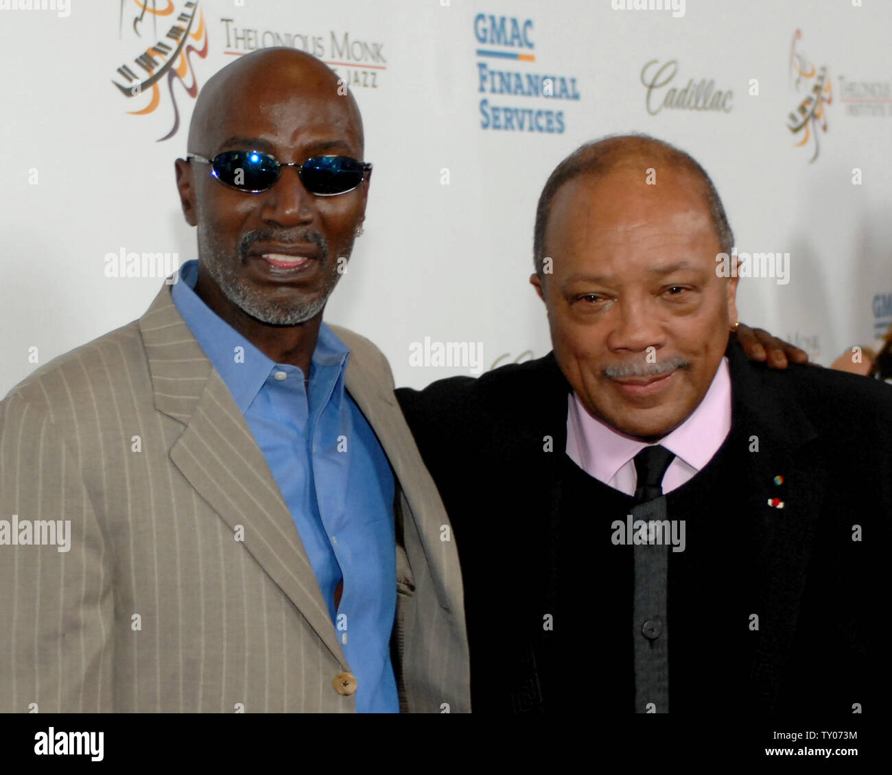 Thelonious Monk, (links) der Gründer der Thelonious Monk Institut für Jazz, steht mit Recording Artist Quincy Jones (rechts) auf dem roten Teppich bei der Kodak Theater Sonntag Abend in Los Angeles. Quincy Jones und Thelonious Monk an der Thelonious Monk International Jazz Wettbewerb und Tribute Konzert zu Herbie Hancock am 28. Oktober 2007. (UPI Foto/Scott Harms) Stockfoto