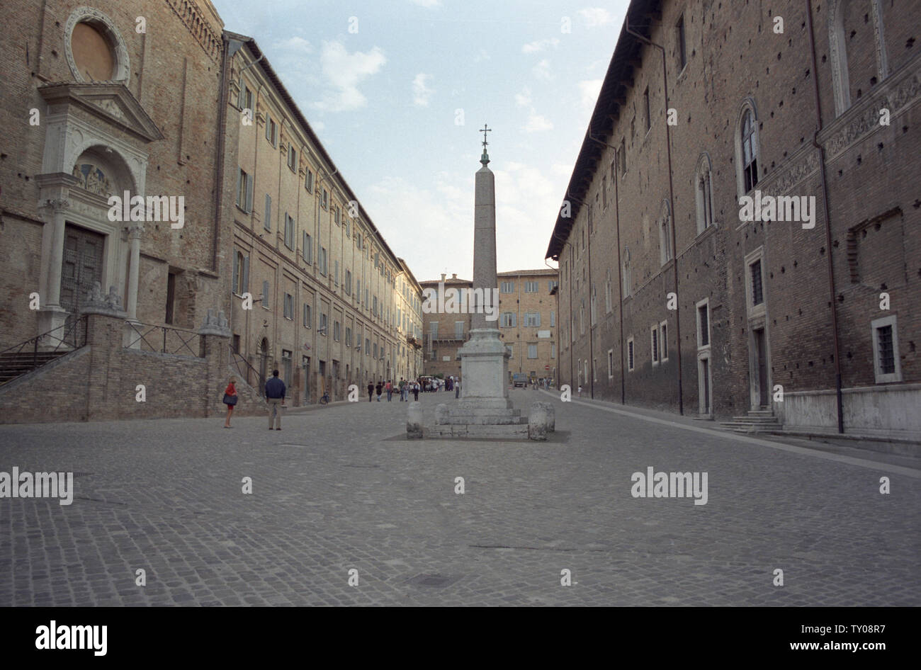 Urbino, Egytpian Obelisk, Marken, Italien, Rinascimento Square, Obelisco, S. Domenico Kirche, Palazzo Ducale, Italia Stockfoto
