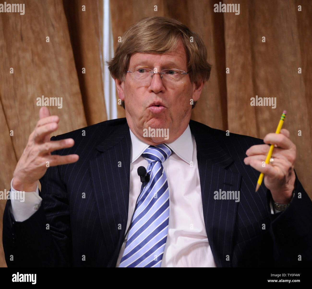 Theodore Olsen, partner Gibson, Dunn & Crutcher LLP und ehemaliger Generalstaatsanwalt der USA, beteiligt sich an der "Die Zukunft der Printmedien: Wie die Anpassung an das digitale Zeitalter" an der Milken Institut globale Konferenz in Beverly Hills Kalifornien am 28. April 2008 (UPI Foto/Jim Ruymen) Stockfoto