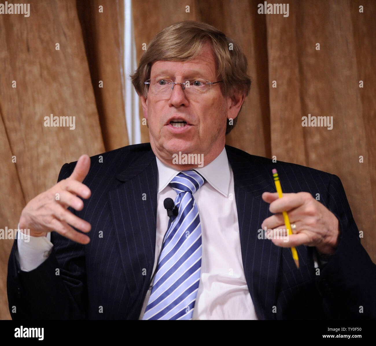 Theodore Olsen, partner Gibson, Dunn & Crutcher LLP und ehemaliger Generalstaatsanwalt der USA, beteiligt sich an der "Die Zukunft der Printmedien: Wie die Anpassung an das digitale Zeitalter" an der Milken Institut globale Konferenz in Beverly Hills Kalifornien am 28. April 2008 (UPI Foto/Jim Ruymen) Stockfoto