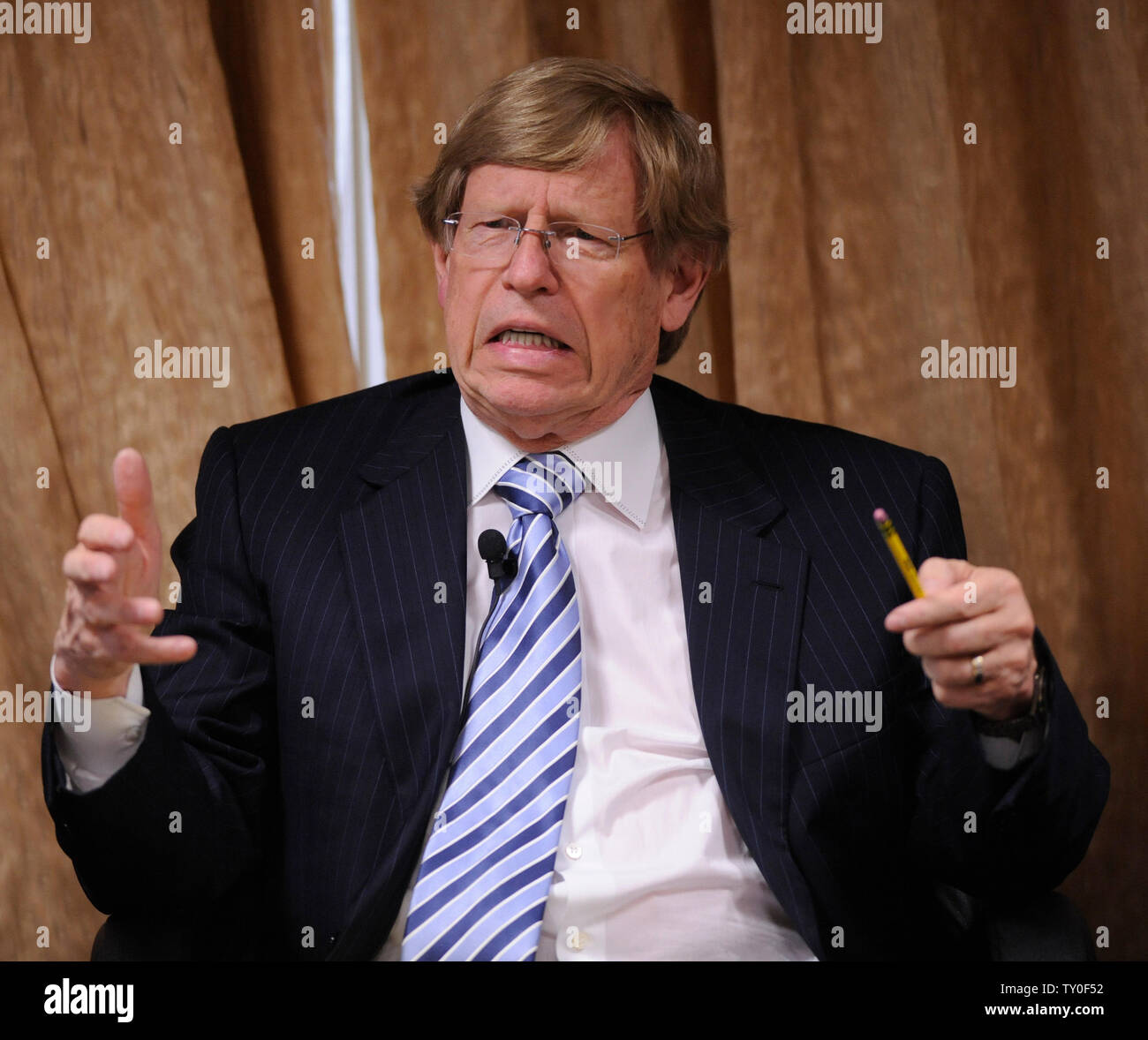 Theodore Olsen, partner Gibson, Dunn & Crutcher LLP und ehemaliger Generalstaatsanwalt der USA, beteiligt sich an der "Die Zukunft der Printmedien: Wie die Anpassung an das digitale Zeitalter" an der Milken Institut globale Konferenz in Beverly Hills Kalifornien am 28. April 2008 (UPI Foto/Jim Ruymen) Stockfoto