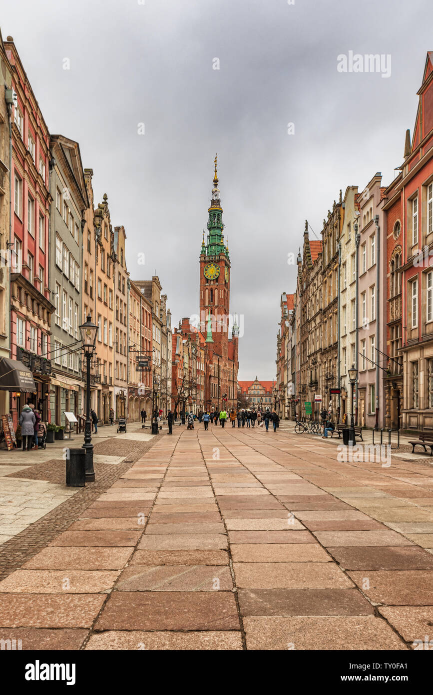 Danzig, Polen - Feb 14, 2019: Blick auf die Häuser und Rathaus Gebäude in der historischen Altstadt der Stadt Danzig, Polen. Stockfoto