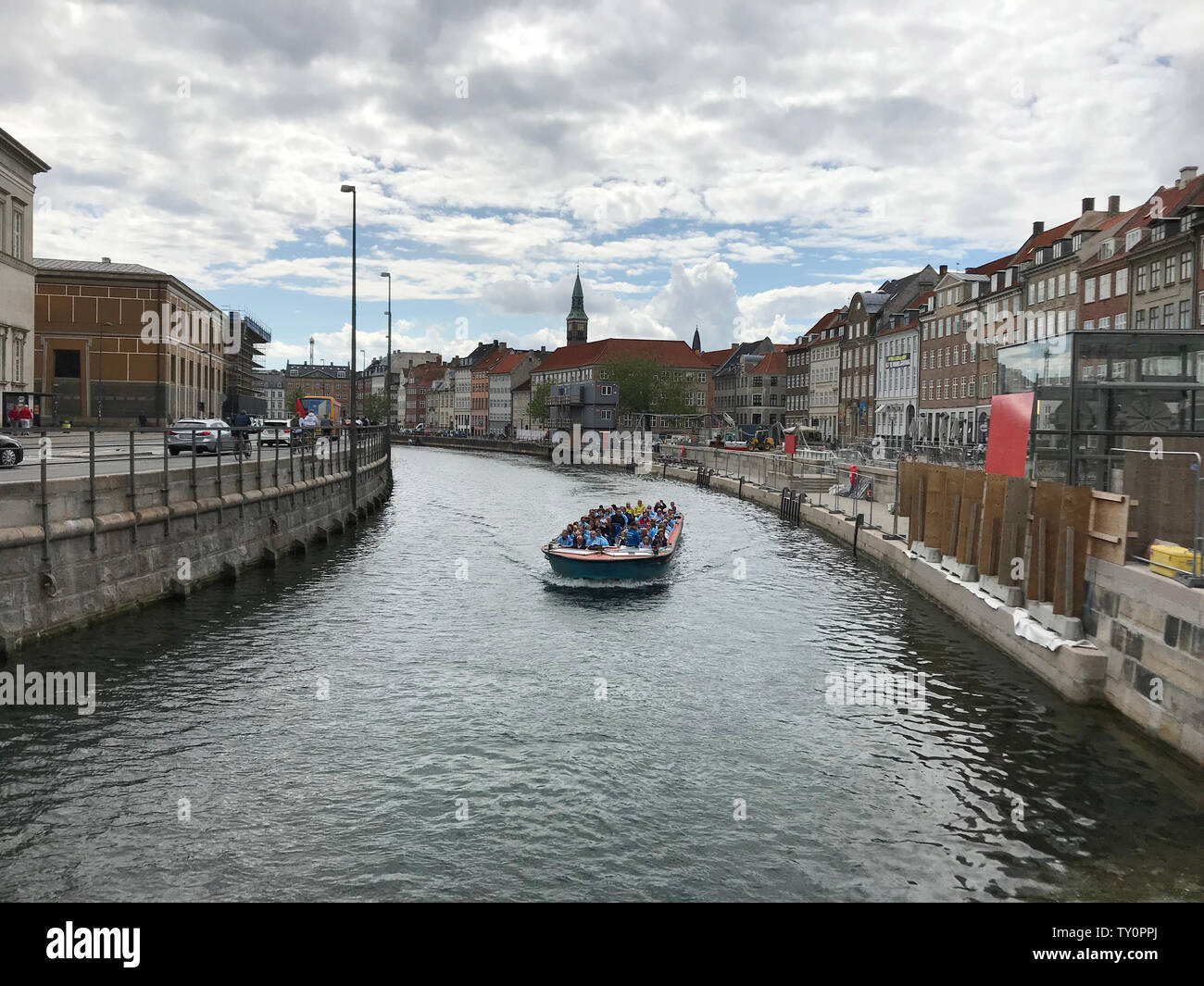 Sightseeing mit dem Boot in Kopenhagen, Dänemark. Traditionelle Kanal tour Boot Stockfoto