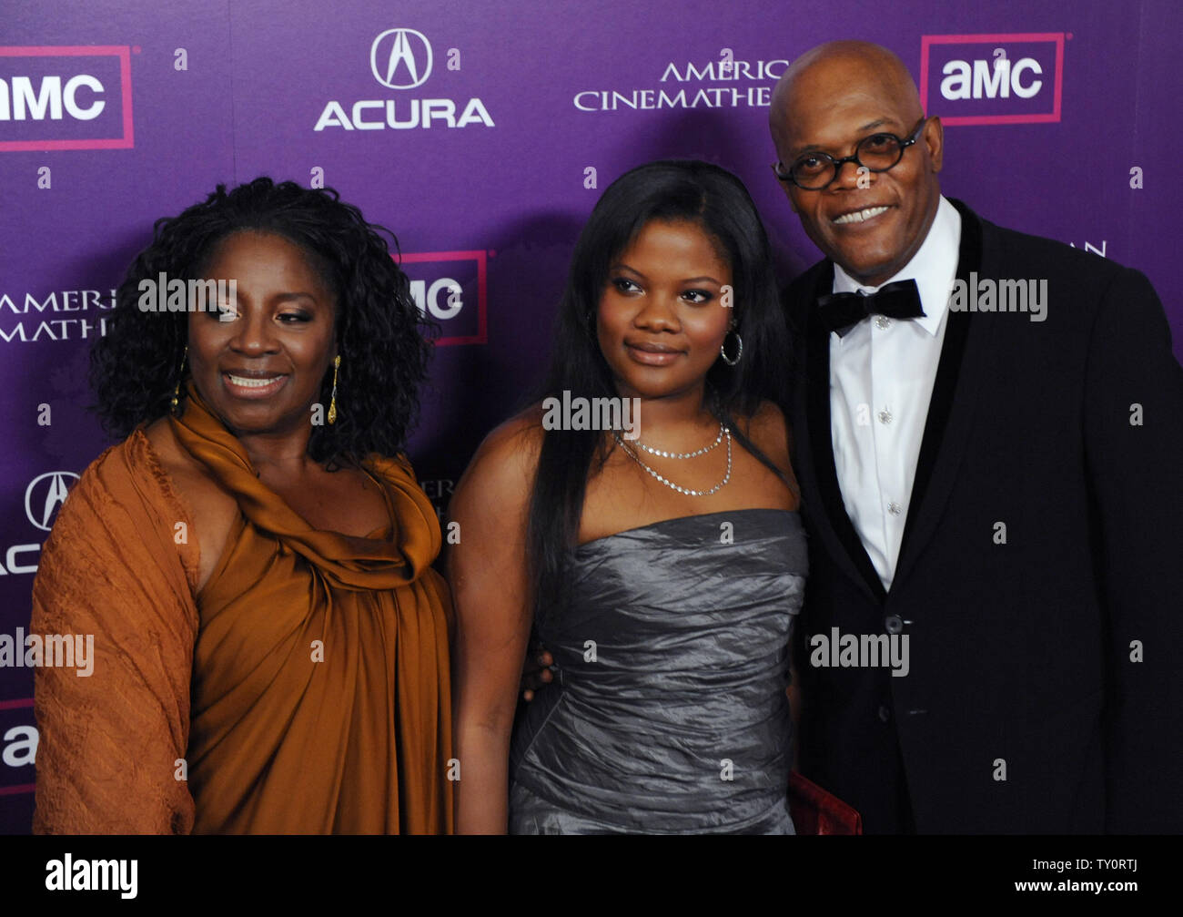Schauspieler und honoree Samuel L. Jackson kommt mit seiner Frau Latanya Richardson (L) und ihre Tochter Zoe bei der 23 American Cinematheque Award Gala in Beverly Hills, Kalifornien am 1. Dezember 2008. (UPI Foto/Jim Ruymen) Stockfoto