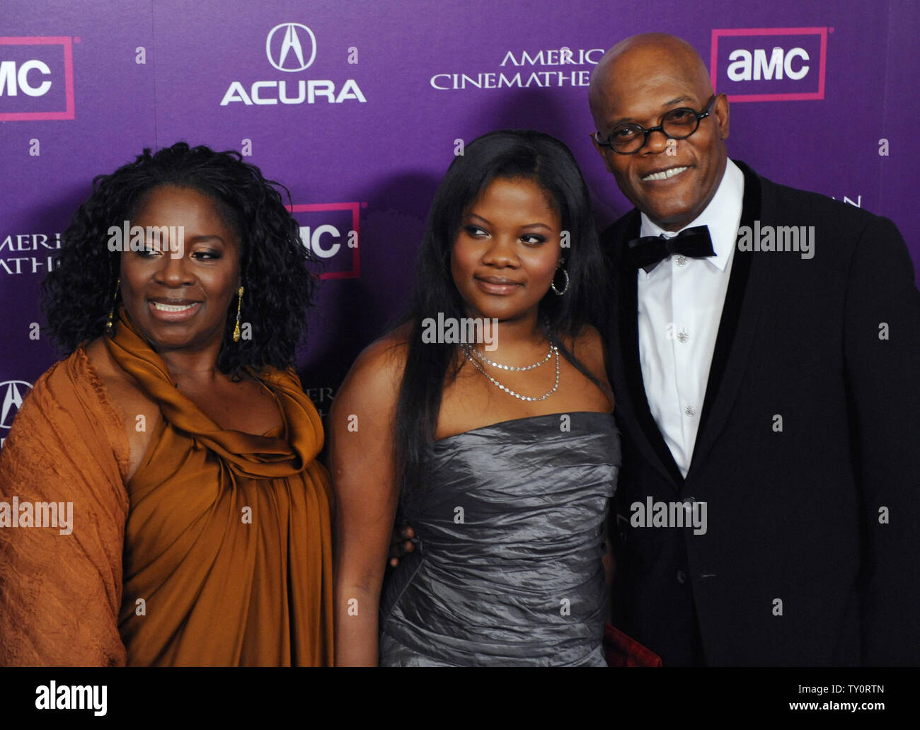 Schauspieler und honoree Samuel L. Jackson kommt mit seiner Frau Latanya Richardson (L) und ihre Tochter Zoe bei der 23 American Cinematheque Award Gala in Beverly Hills, Kalifornien am 1. Dezember 2008. (UPI Foto/Jim Ruymen) Stockfoto