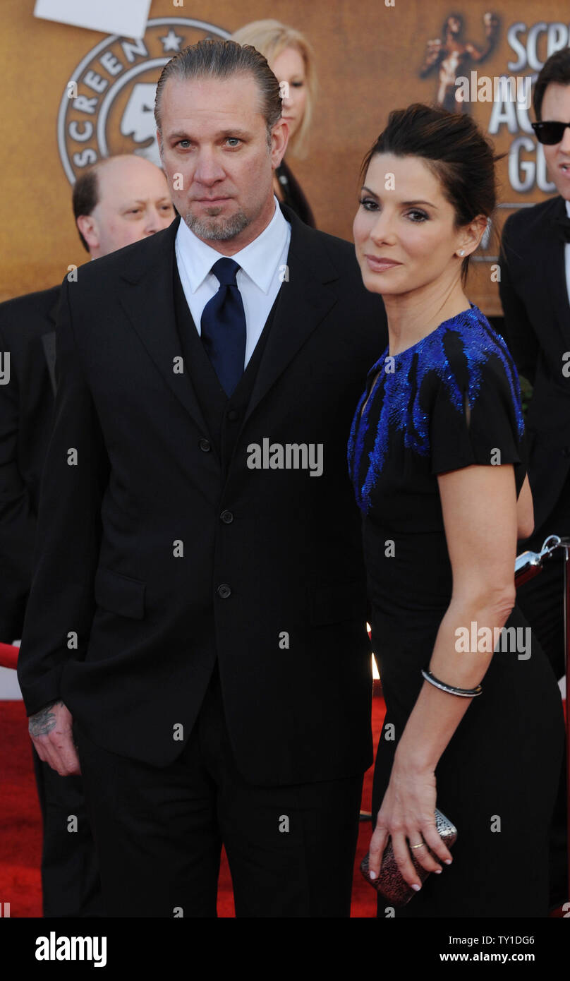 Schauspielerin Sandra Bullock und ihrem Mann Jesse James kommen an der 16. jährlichen Screen Actors Guild Awards in Los Angeles am 23. Januar 2010. UPI/Jim Ruymen Stockfoto