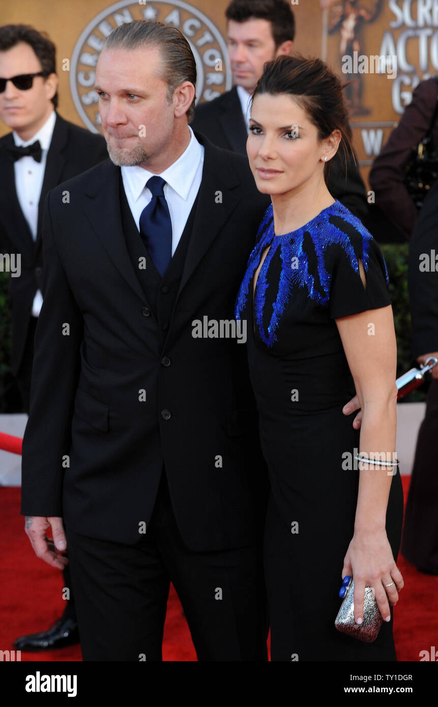 Schauspielerin Sandra Bullock und ihrem Mann Jesse James kommen an der 16. jährlichen Screen Actors Guild Awards in Los Angeles am 23. Januar 2010. UPI/Jim Ruymen Stockfoto
