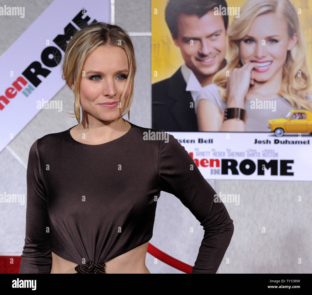 Kristen Bell, ein Ensemble in der motion picture romantisch Drama Komödie "When In Rome", sorgt sich die Premiere des Films am El Capitan Theatre in Hollywood" in Los Angeles am 27. Januar 2010. UPI/Jim Ruymen. Stockfoto