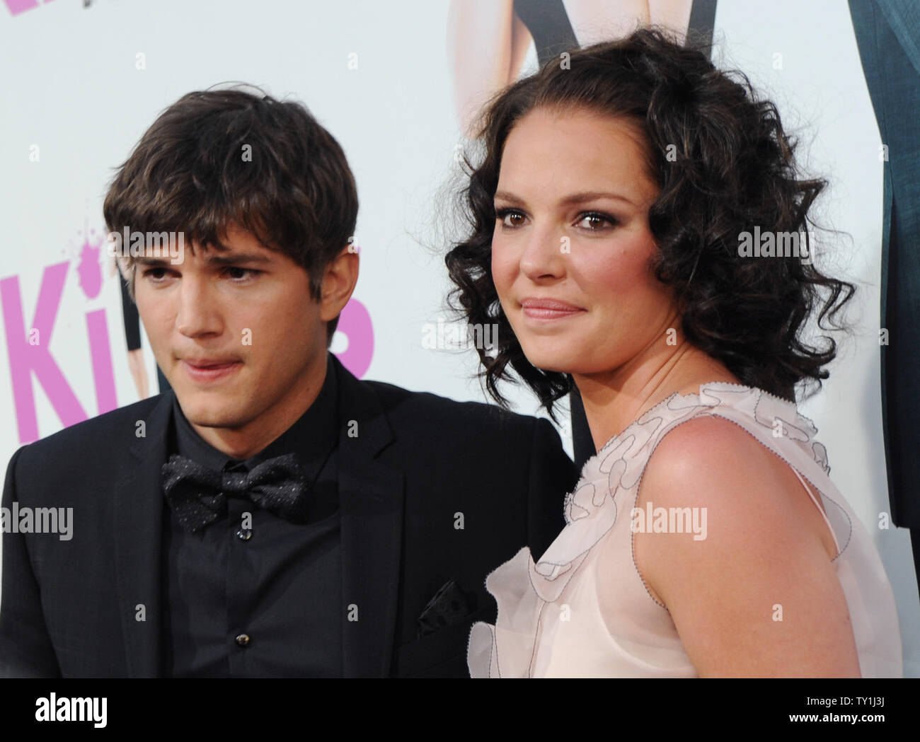 Ashton kutcher and katherine heigl -Fotos und -Bildmaterial in hoher