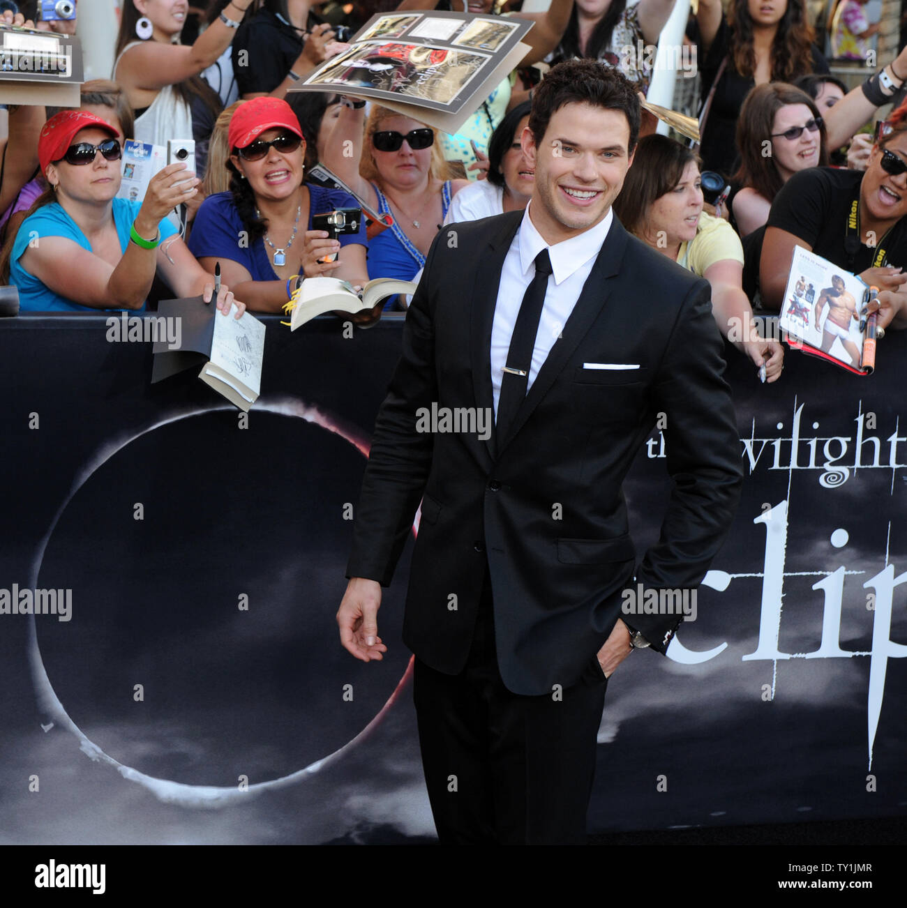 Warf Mitglied Kellan Lutz besucht die Premiere des Motion Picture romantischer Thriller fantasy "Die Twilight Saga: Eclipse', als Teil der Los Angeles Film Festival im Nokia Theater in Los Angeles Juni 24, 2010. UPI/Jim Ruymen Stockfoto