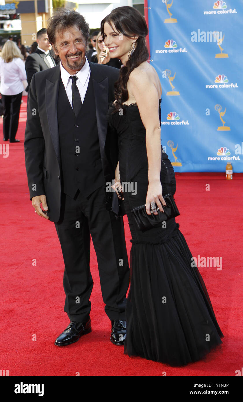 Al Pacino und Lucila Sola am 62. Primetime Emmy Awards im Nokia Theater in Los Angeles am 29. August 2010. UPI/Lori Shepler Stockfoto