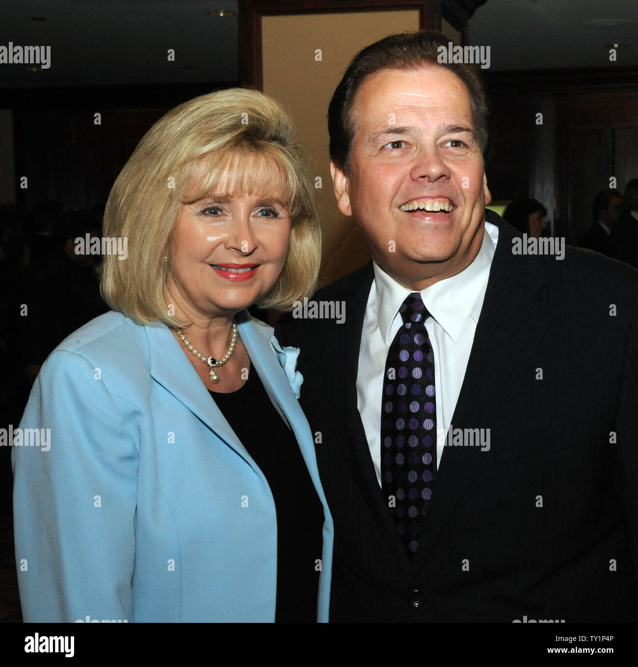 Sänger Alan Osmond und seine Frau Suzanne teilnehmen 36. jährlichen Abendessen der National Multiple Sclerosis Society der Meister an der Century Plaza Hotel in Los Angeles am 27. September 2010. UPI/Jim Ruymen Stockfoto