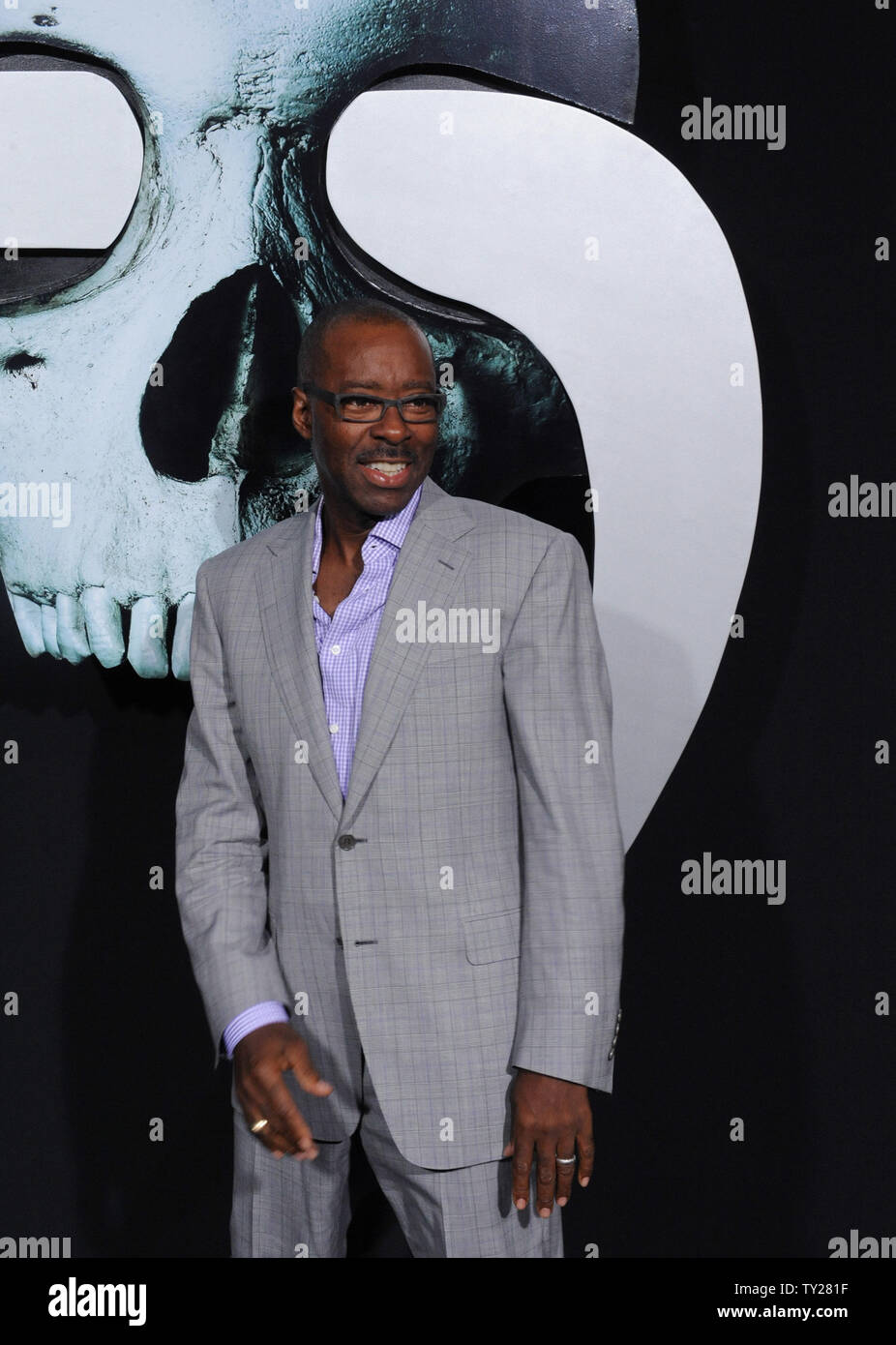 Courtney B. Vance, ein Ensemble in der motion picture Thriller "Final Destination 5", sorgt sich die Premiere des Films am Grauman's Chinese Theater, die Hollywood in Los Angeles am 10. August 2011. UPI/Jim Ruymen Stockfoto