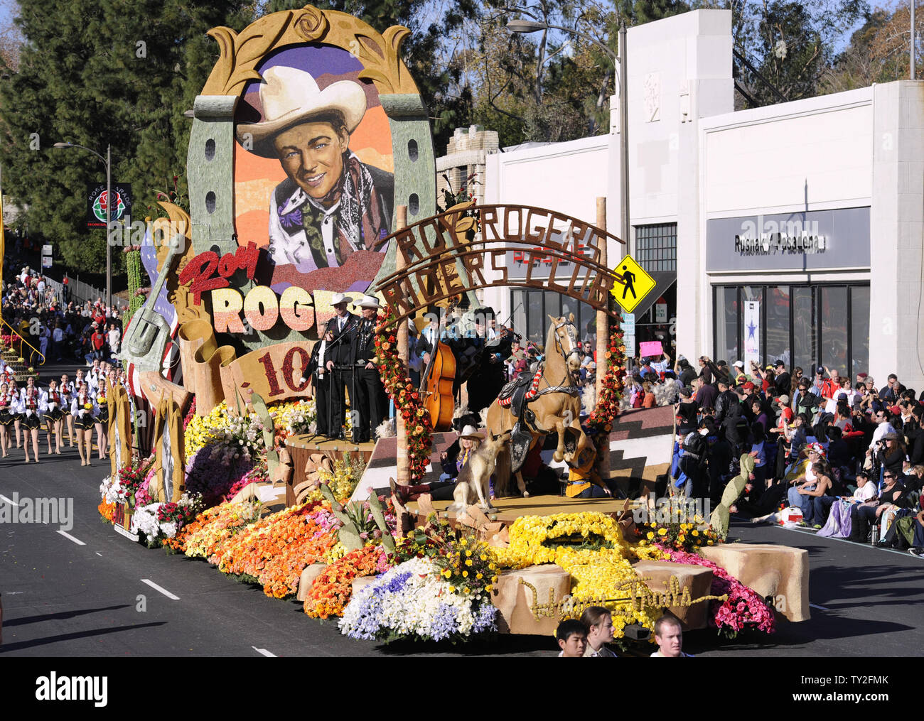 Die rfd-TV "Happy Trails" Schwimmer in der 123 Tournament of Roses Parade in Pasadena, Kalifornien am 2. Januar 2012 gehalten. UPI/Phil McCarten Stockfoto