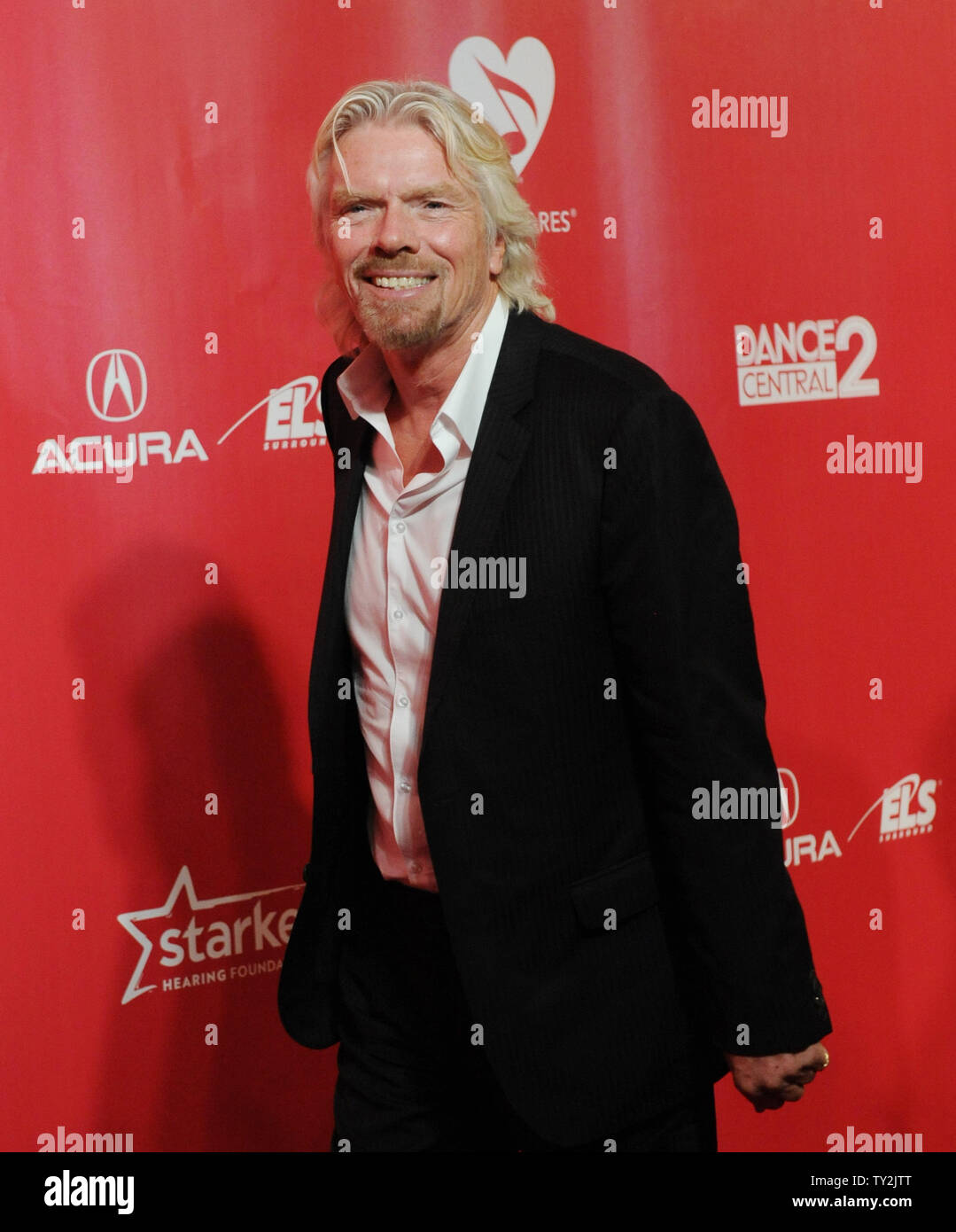 Richard Branson kommt für die MusiCares Person des Jahres Hommage an Paul McCartney im Los Angeles Convention Center in Los Angeles am 10. Februar 2012 gehalten. UPI/Jim Ruymen Stockfoto