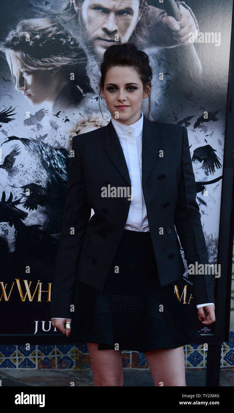 Kristen Stewart Snow White Huntsman Stockfotos Und Bilder Kaufen Alamy