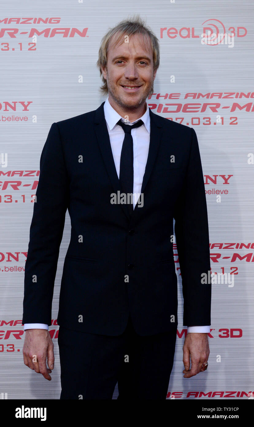 Schauspieler Rhys Ifans, der Mitglied in der motion picture Fantasy "The Amazing Spider-Man", die Premiere des Films im Regency Dorf Theater im Westwood Abschnitt von Los Angeles am 28. Juni 2012 besucht. UPI/Jim Ruymen Stockfoto