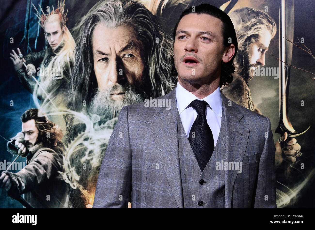 Warf Mitglied Luke Evans besucht die Premiere von "Der Hobbit: The Desolation von Smaug' an TCL Chinese Theatre in Hollywood" in Los Angeles am 2. Dezember 2013. Die Zwerge, die zusammen mit dem Hobbit Bilbo Beutlin und Zauberer Gandalf der Graue, fortsetzen ihre Suche Ihrer Urheimat zurückzufordern, Erebor, von Smaug. Bilbo Beutlin hat einen kraftvollen und magischen Ring. Der Film ist ein weiteres 'Hobbit' Geschichte in der Tradition des "Herrn der Ringe"-Trilogie von Schriftsteller J.R.R. Tolkien. UPI/Jim Ruymen Stockfoto