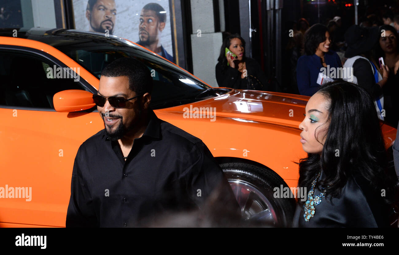 Warf Mitglied Ice Cube und seine Frau Kimberly Waldmeister Besuchen die Premiere der motion picture Komödie 'Fahren' an TCL Chinese Theatre in Hollywood" in Los Angeles am 13. Januar 2014. In dem Film, schnell sprechenden Wachmann Ben (Kevin Hart) verbindet seine cop Schwager James (Ice Cube) auf eine rund um die Uhr patrouille von Atlanta, um sich würdig zu heiraten, Angela (Tika Sumpter), James' Schwester zu beweisen. UPI/Jim Ruymen Stockfoto