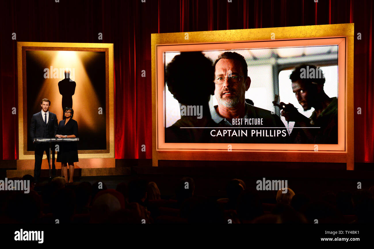 Die Oscar Nominierungen für beste Bild inklusive "Kapitän Phillips" angekündigt, von dem Schauspieler Chris Hemsworth (L) und der Akademie der Künste und Wissenschaften Präsident Cheryl Boone Isaacs am Samuel Goldwyn Theater in Beverly Hills, Kalifornien am 16. Januar 2014. Die 86. jährlichen Academy Awards findet am 2. März. UPI/Jim Ruymen Stockfoto