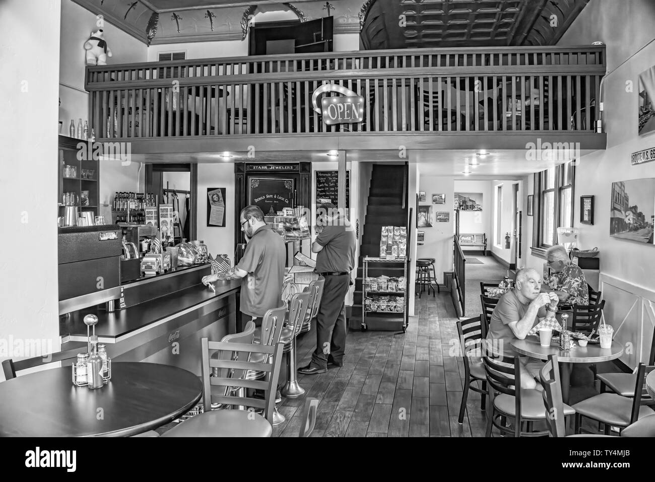 Winslow Arizona, USA 5/16/2016. 66 sipp im Inneren Shoppe bei der Bank Gebäude 1904 Route Stockfoto